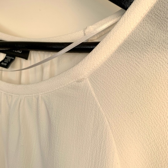 Le Chateau Flowy Sleeve Top - Picture 5 of 9